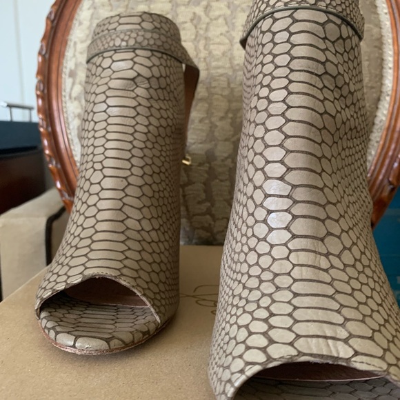 Joie Windsor lizard embossed bootie. Gravel color. Sz 40 - Picture 2 of 4